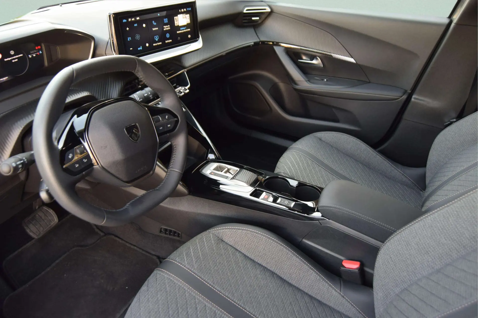 Peugeot 2008 1.2 Hybrid Allure e-DCS6 26