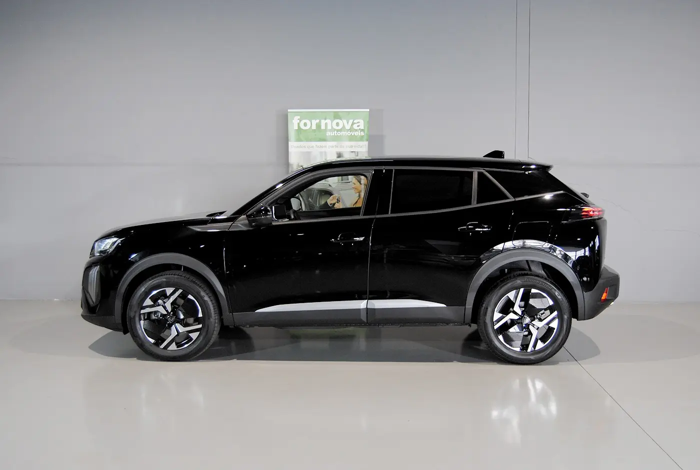 Peugeot 2008 1.2 Hybrid Allure e-DCS6 9