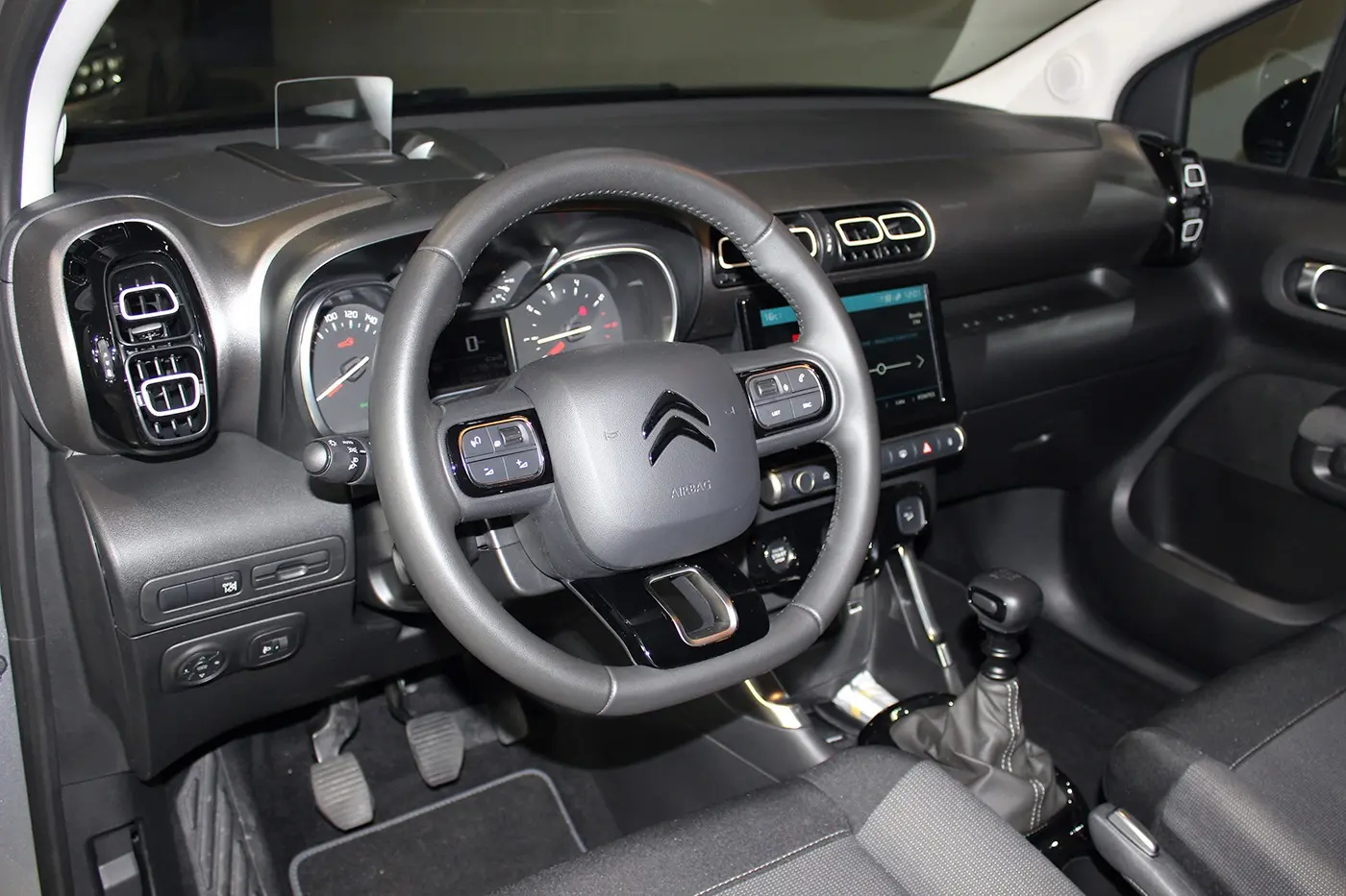 Citroen C3 Aircross 1.2 PureTech Shine Pack 16