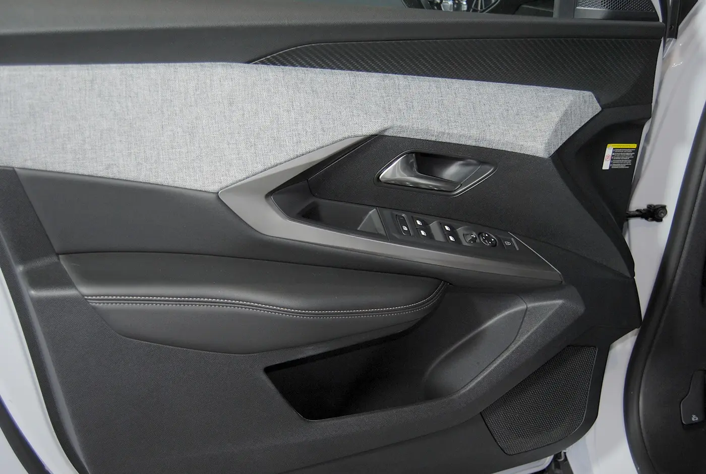 Peugeot 3008 1.2 Hybrid Allure e-DCS6 21