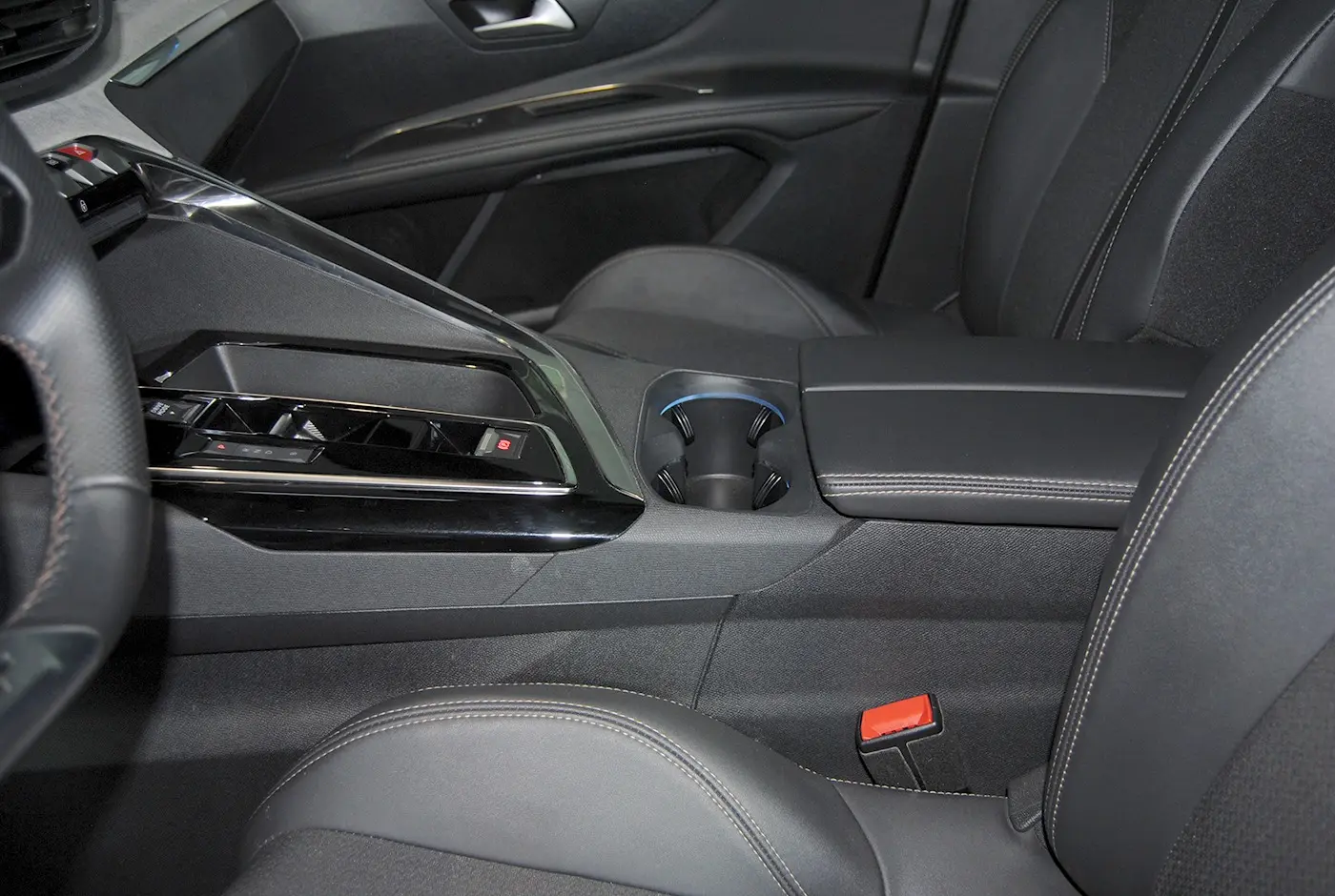Peugeot 3008 1.6 Hybrid GT e-EAT8 44