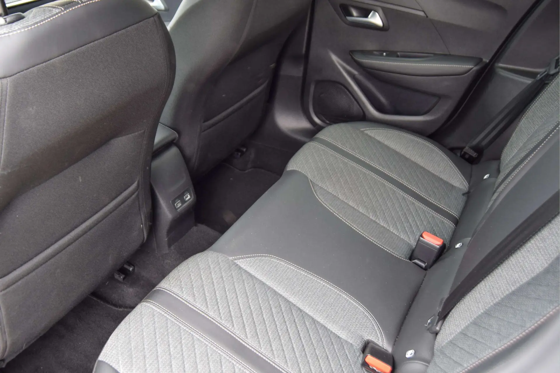Peugeot 208 1.2 Hybrid Allure e-DCS6 25