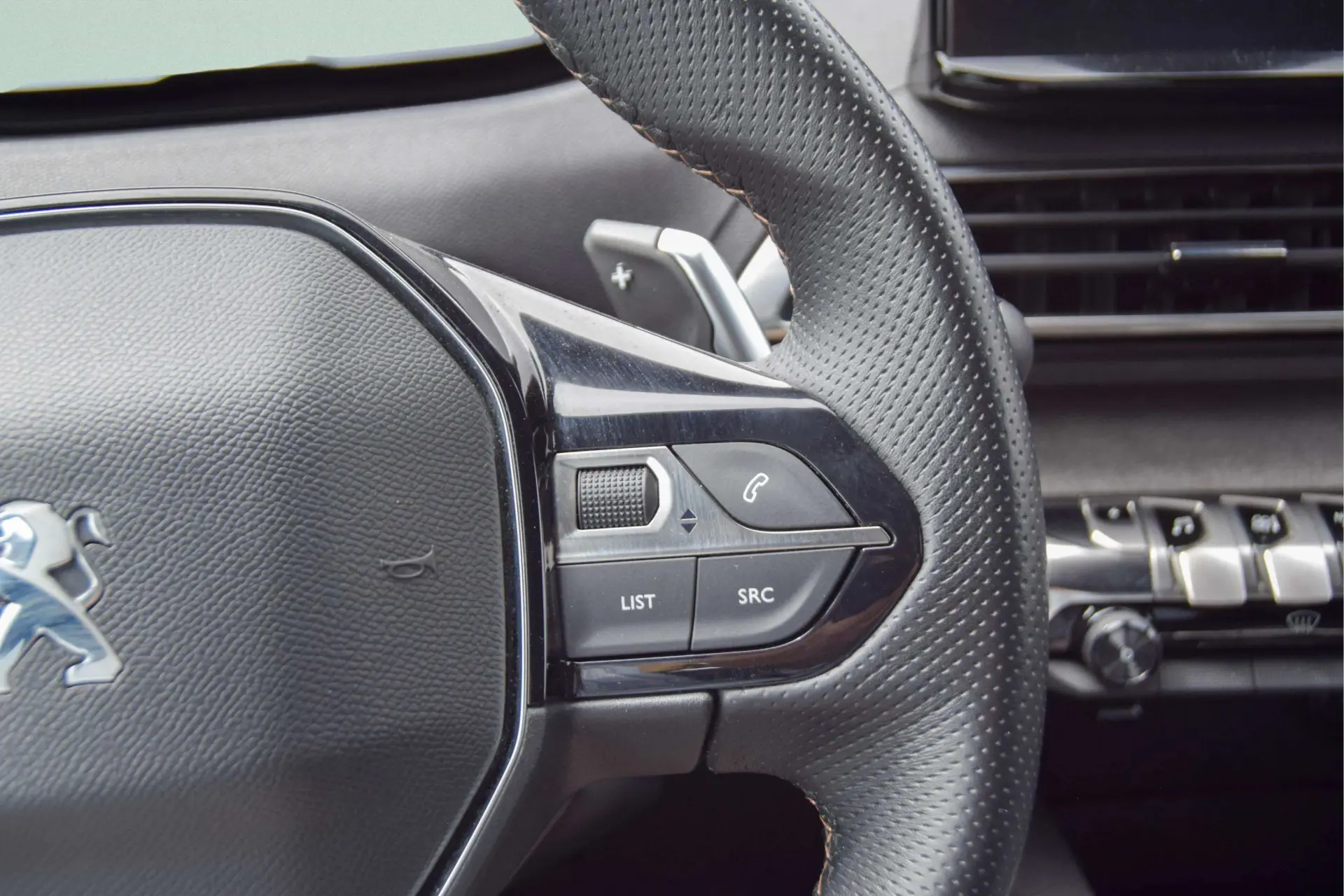 Peugeot 3008 1.6 Hybrid GT e-EAT8 12