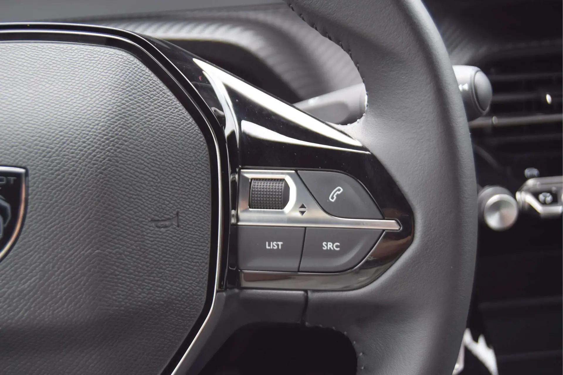 Peugeot 2008 1.2 PureTech Style 9