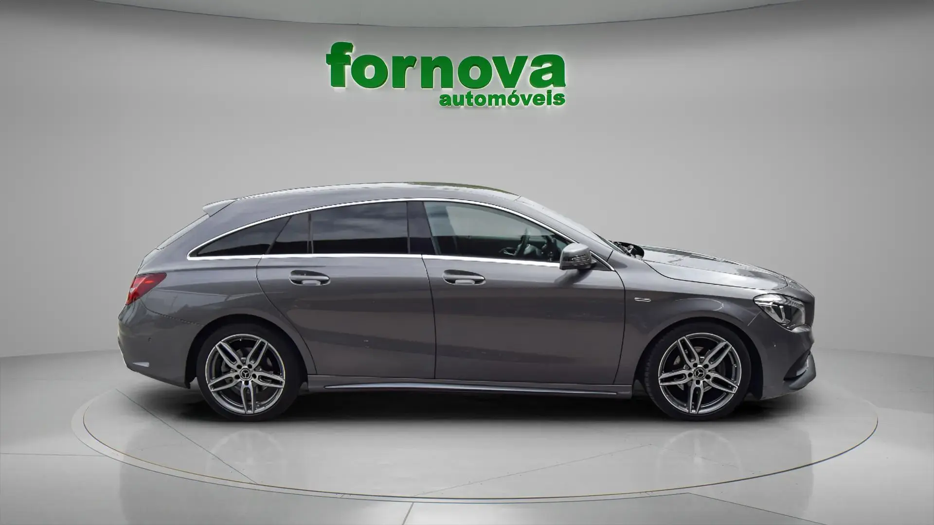 Mercedes-Benz CLA 180 d Shooting Brake AMG Line 7