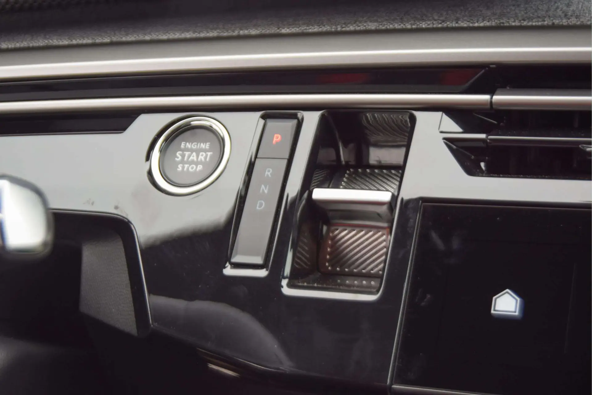 Peugeot E-3008 73 kWh GT 16