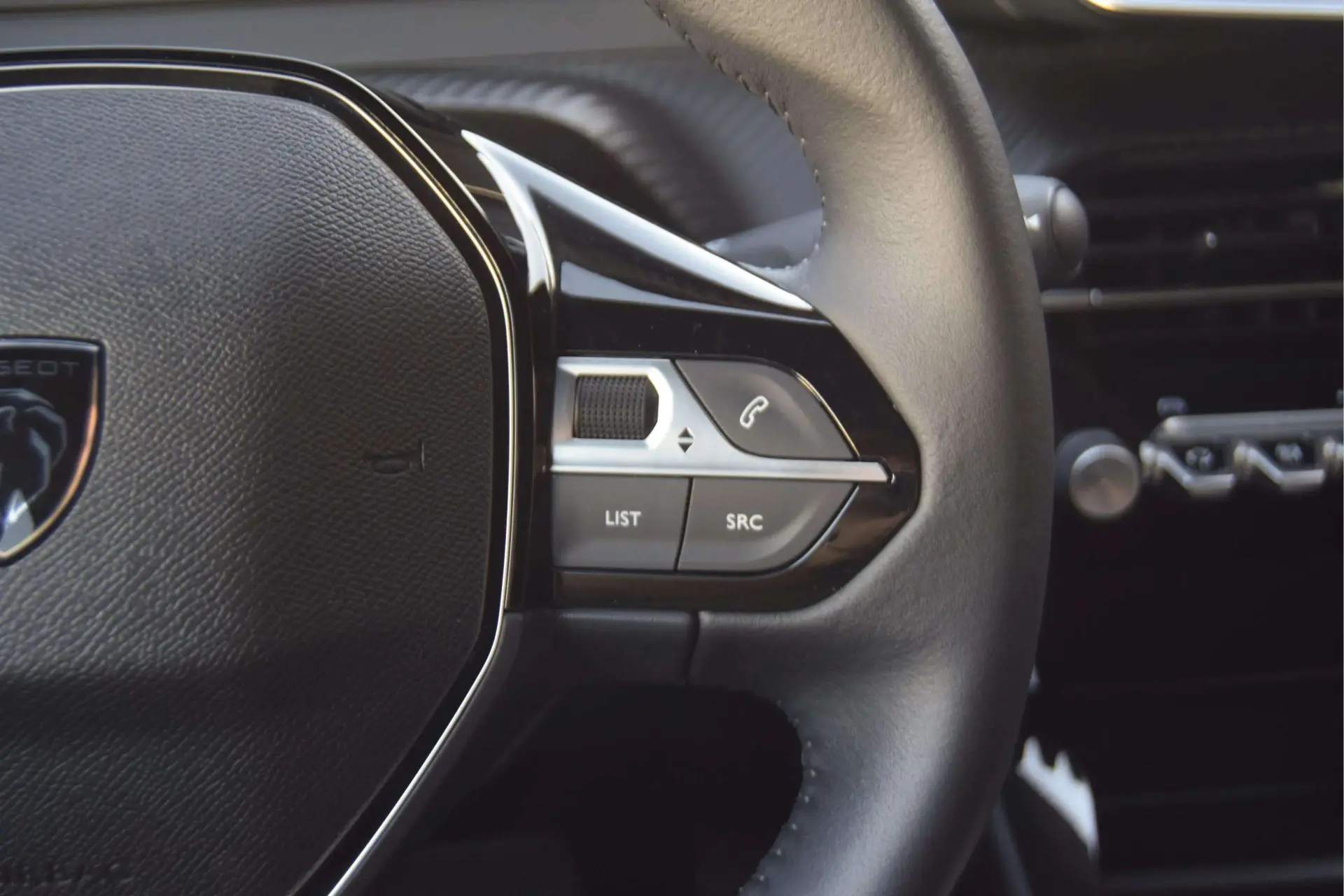 Peugeot 2008 1.2 Hybrid Allure e-DCS6 13