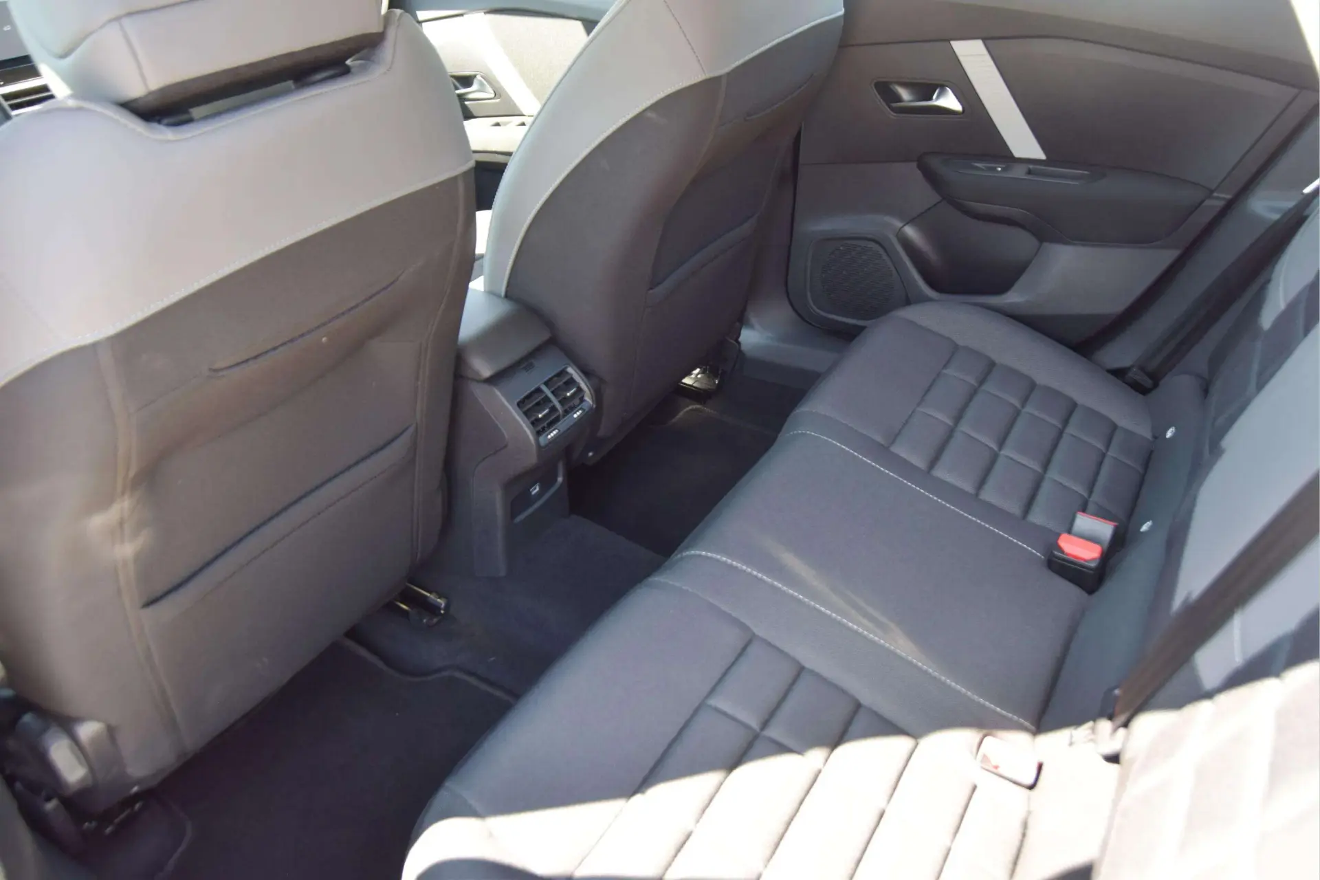 Citroen C4 1.2 Hybrid Plus e-DSC6 31
