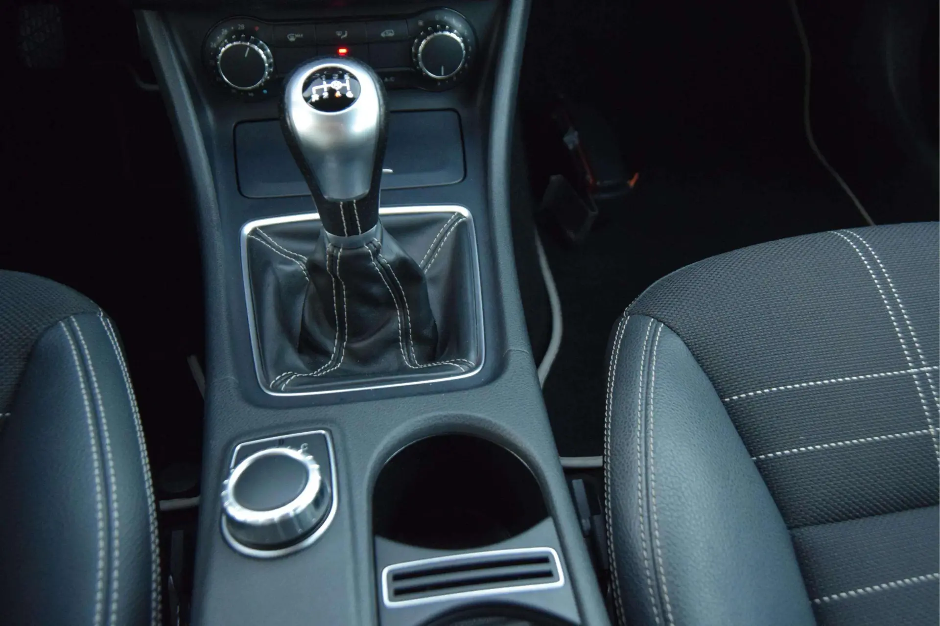 Mercedes-Benz A 180 180d Urban 19