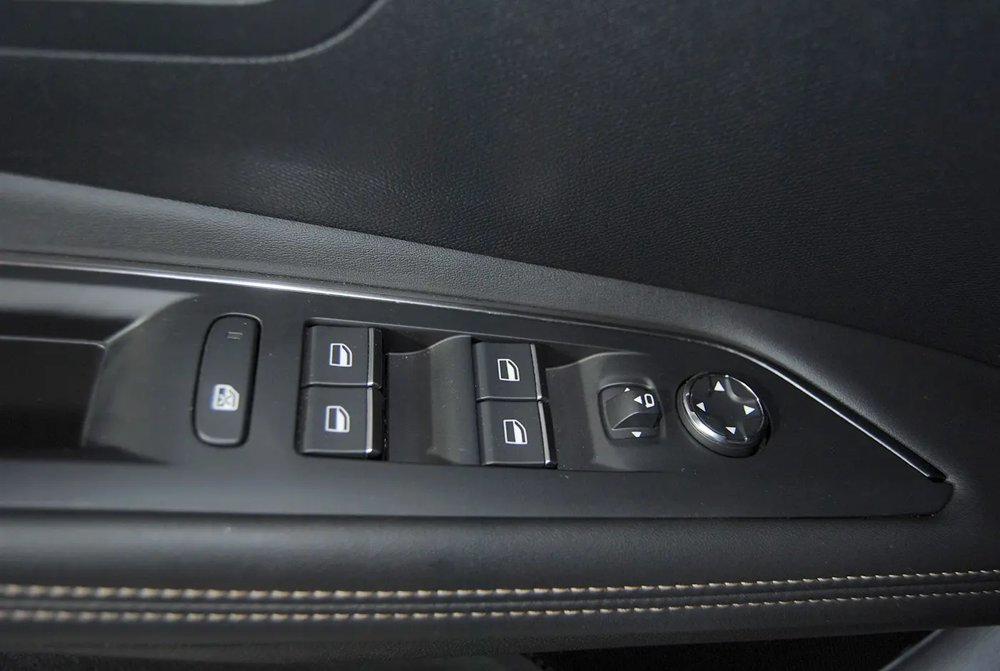 Peugeot 3008 1.6 Hybrid GT e-EAT8 23