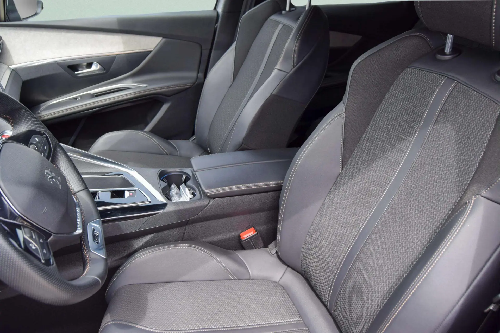 Peugeot 3008 1.6 Hybrid GT e-EAT8 28