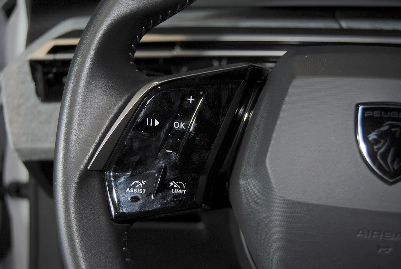 Peugeot 3008 1.2 Hybrid Allure e-DCS6 23