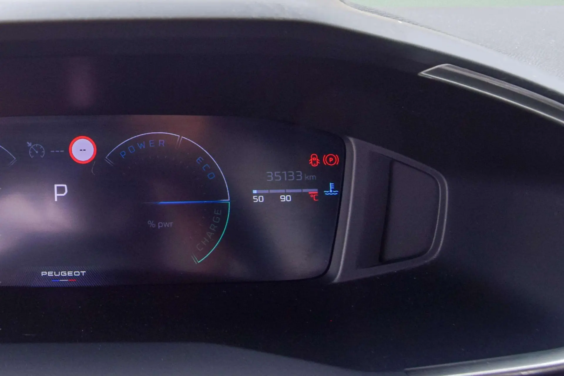Peugeot 2008 1.2 Hybrid Allure e-DCS6 8