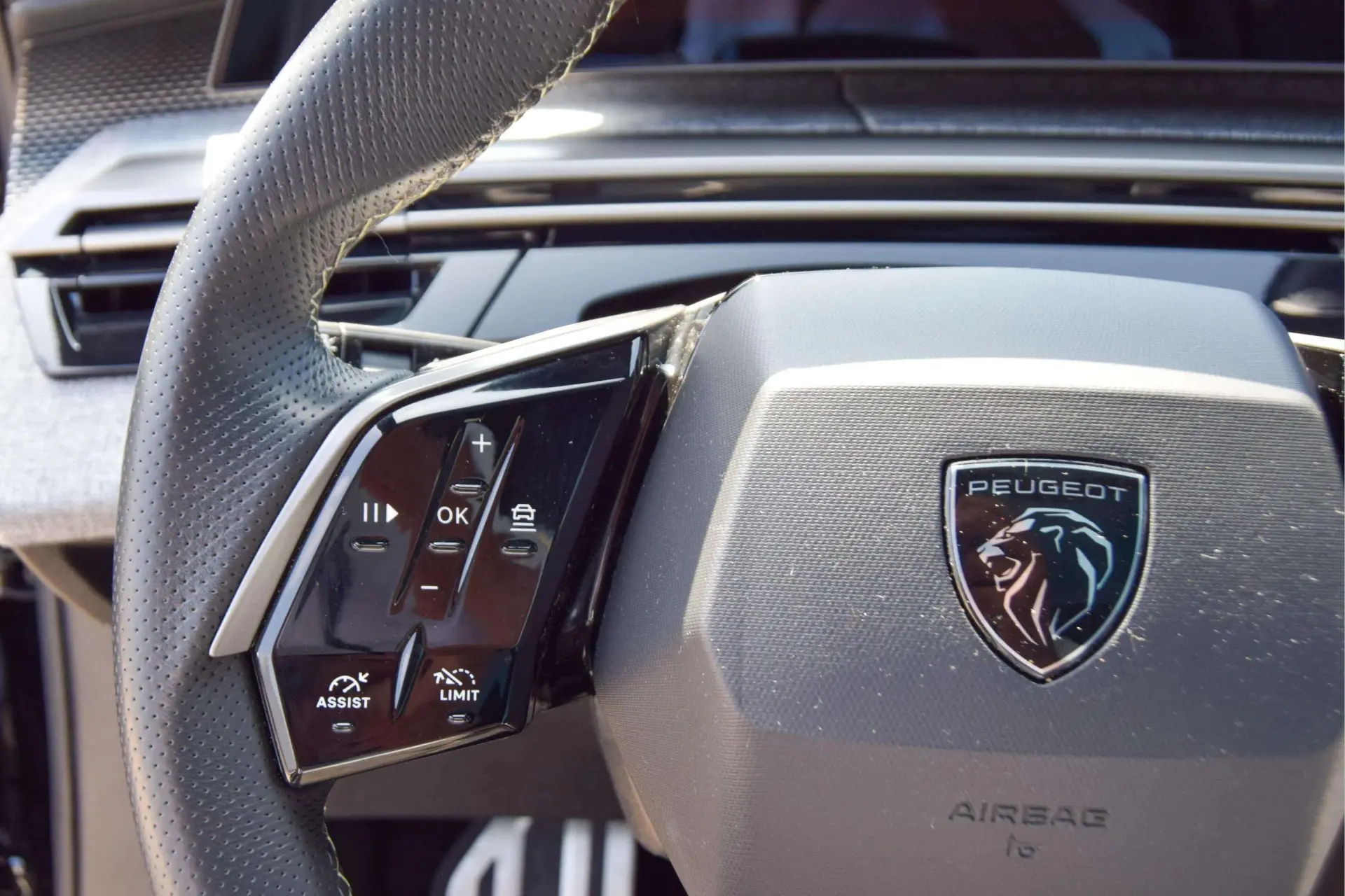 Peugeot E-5008 73 kWh GT 26