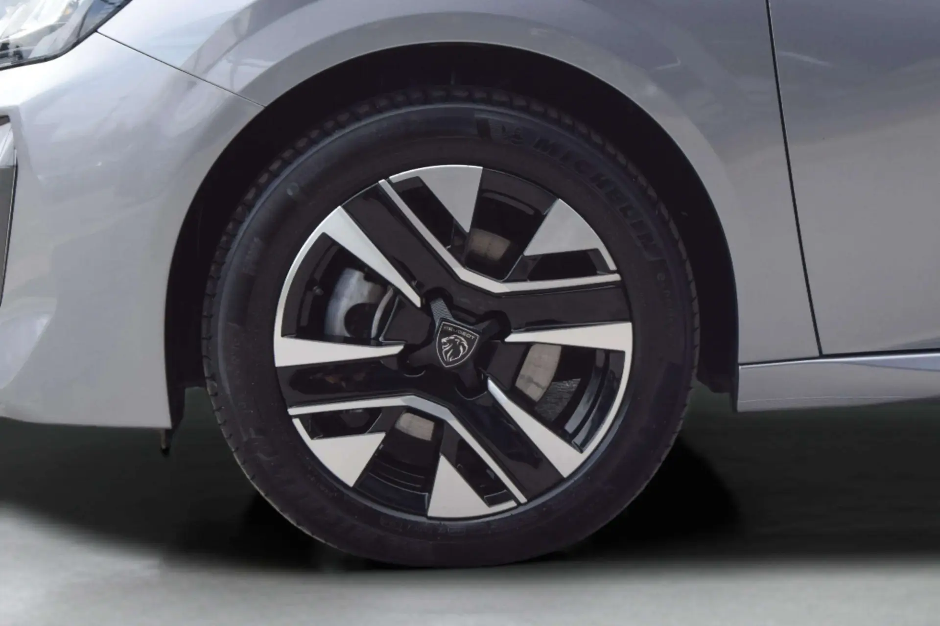 Peugeot 208 1.2 Hybrid Allure e-DCS6 21