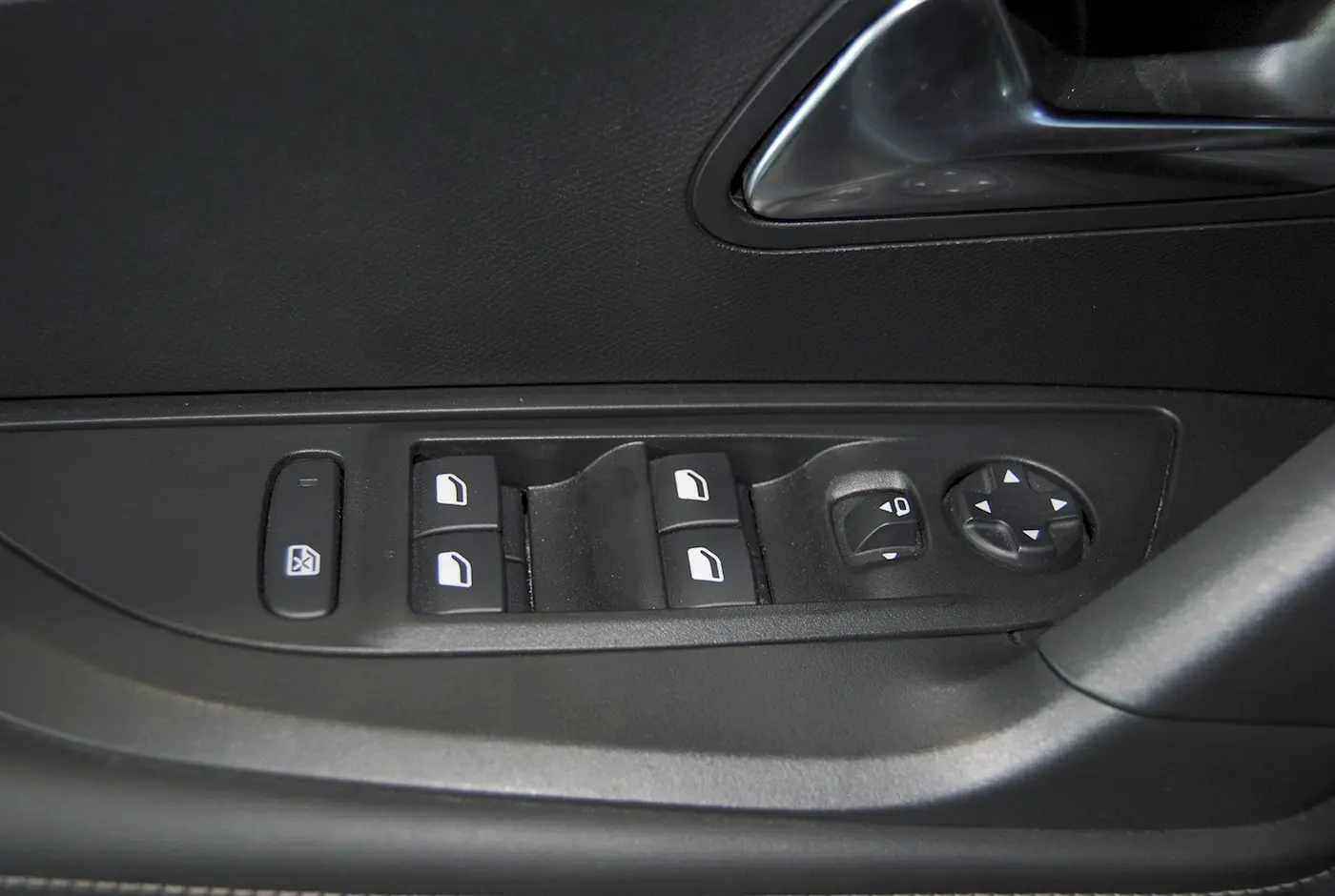 Peugeot 2008 1.2 Hybrid Allure e-DCS6 19