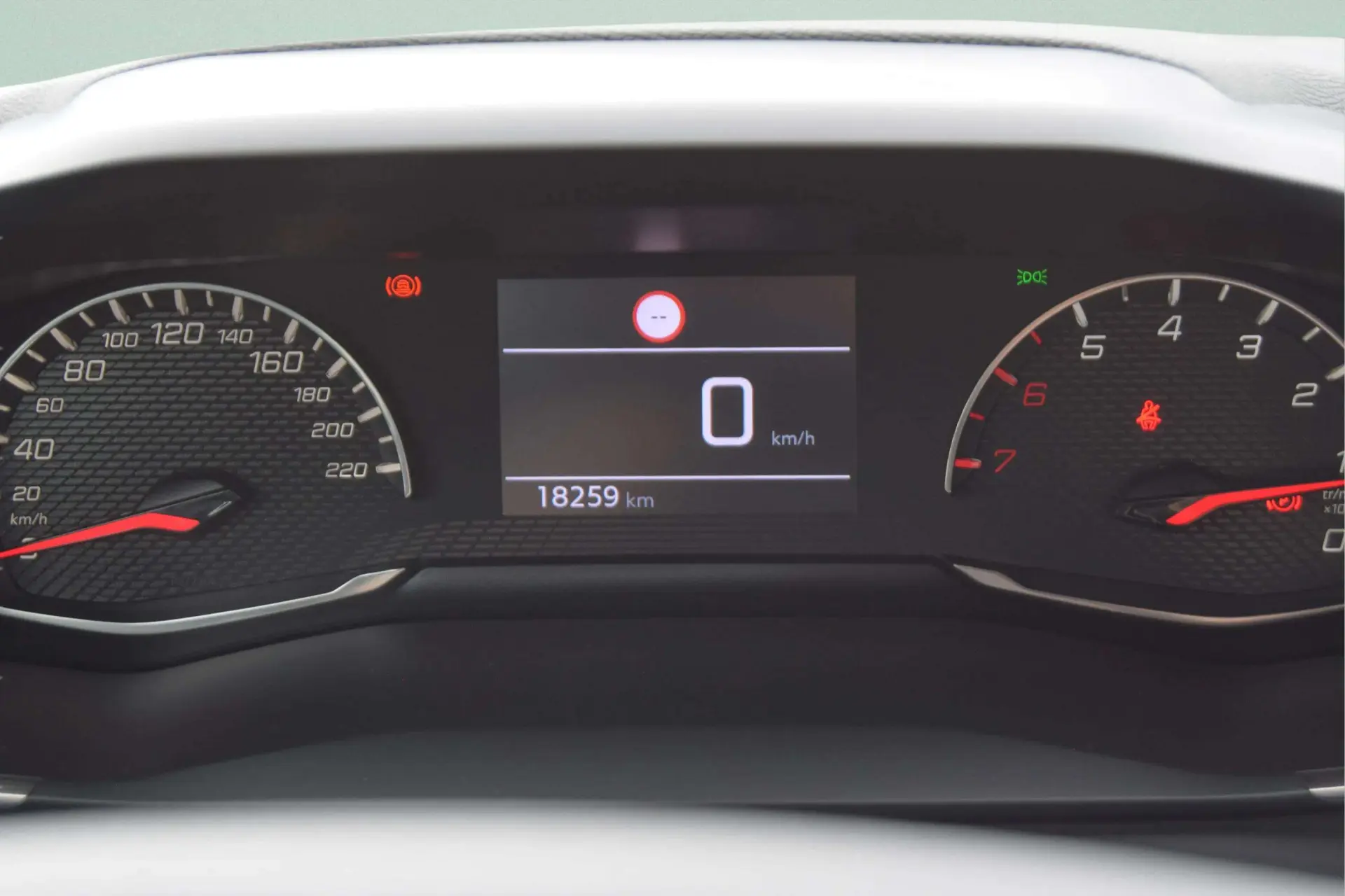 Peugeot 2008 1.2 PureTech Style 10