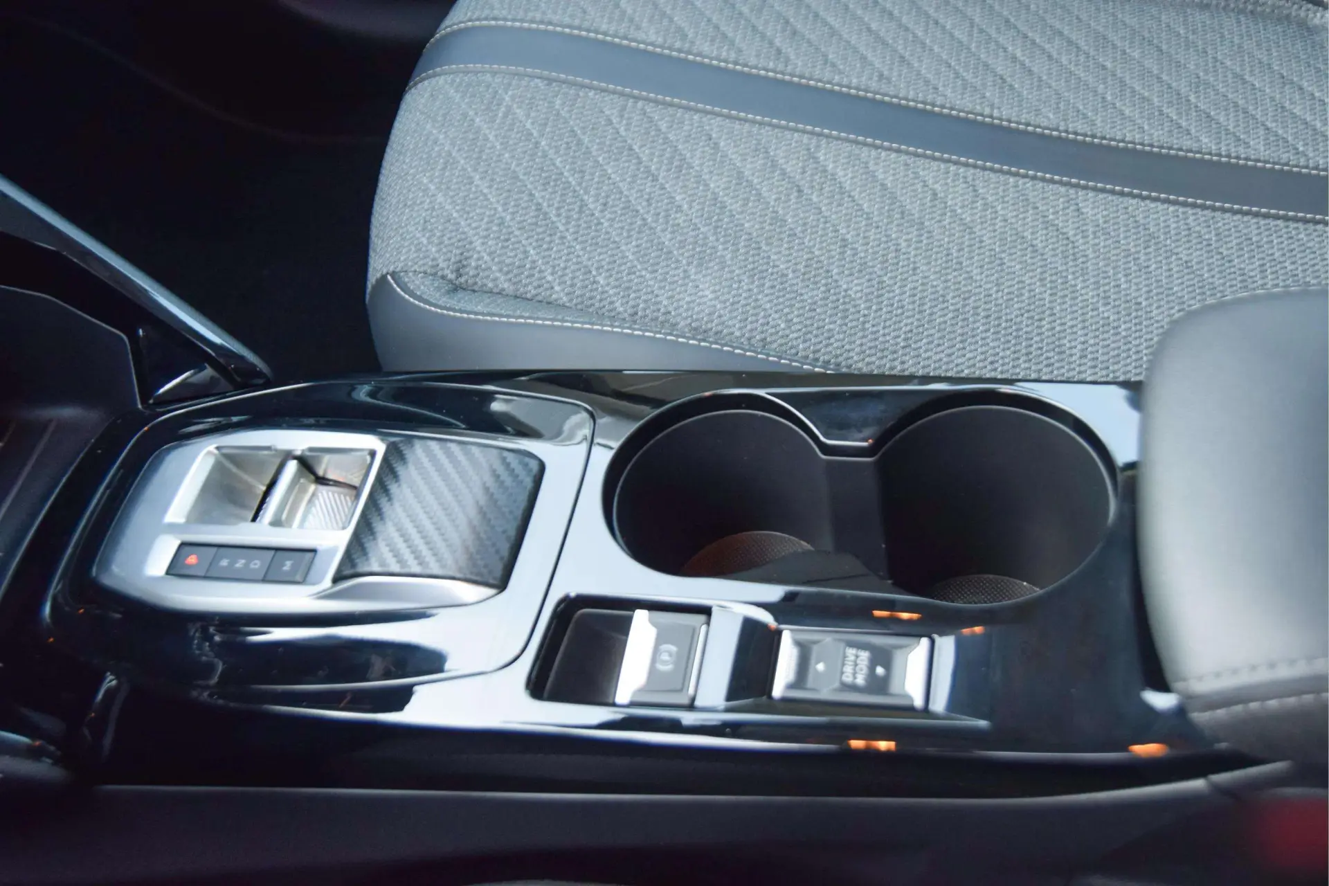 Peugeot 208 1.2 Hybrid Allure e-DCS6 7