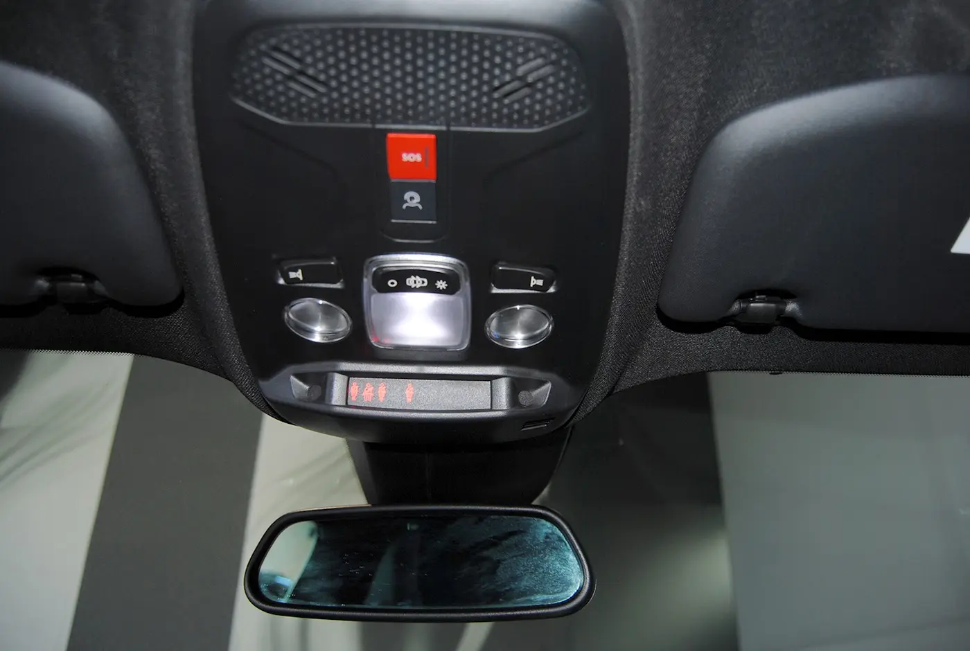 Peugeot 2008 1.2 Hybrid Allure e-DCS6 29