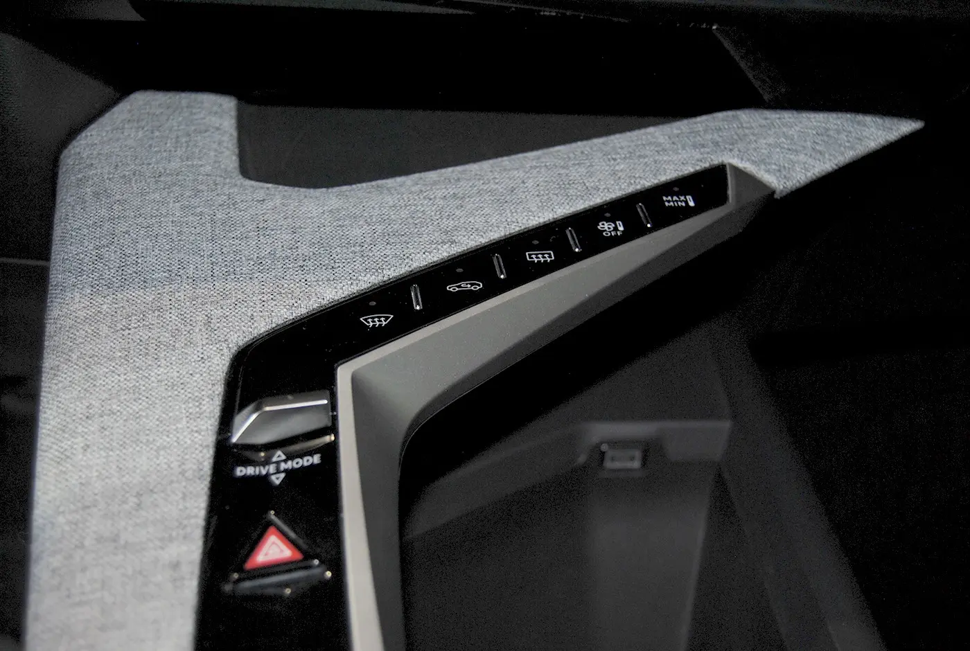 Peugeot 3008 1.2 Hybrid Allure e-DCS6 29