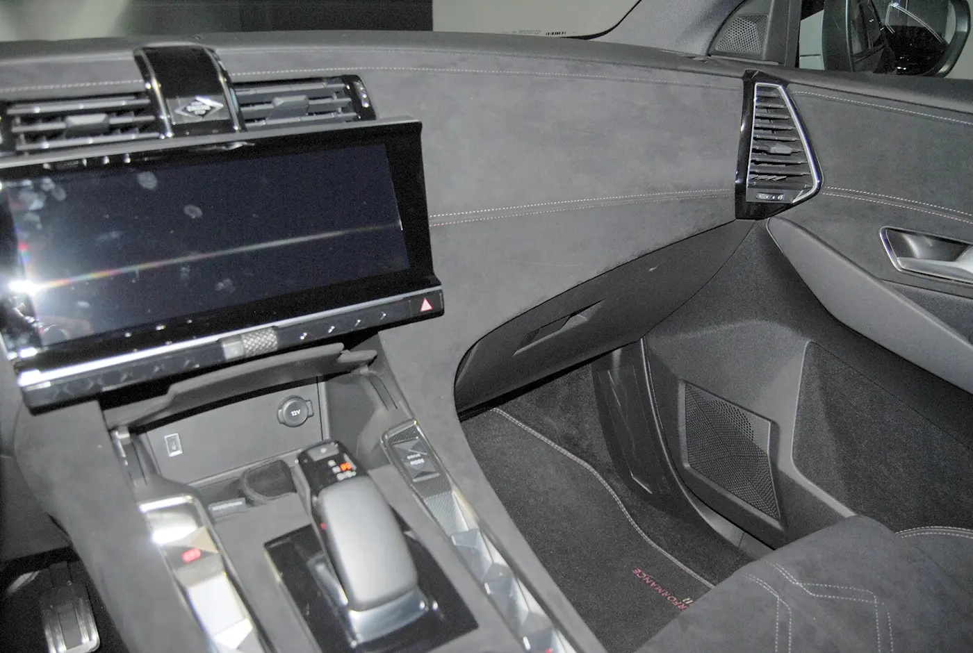 DS DS7 E-Tense Performance Line 29