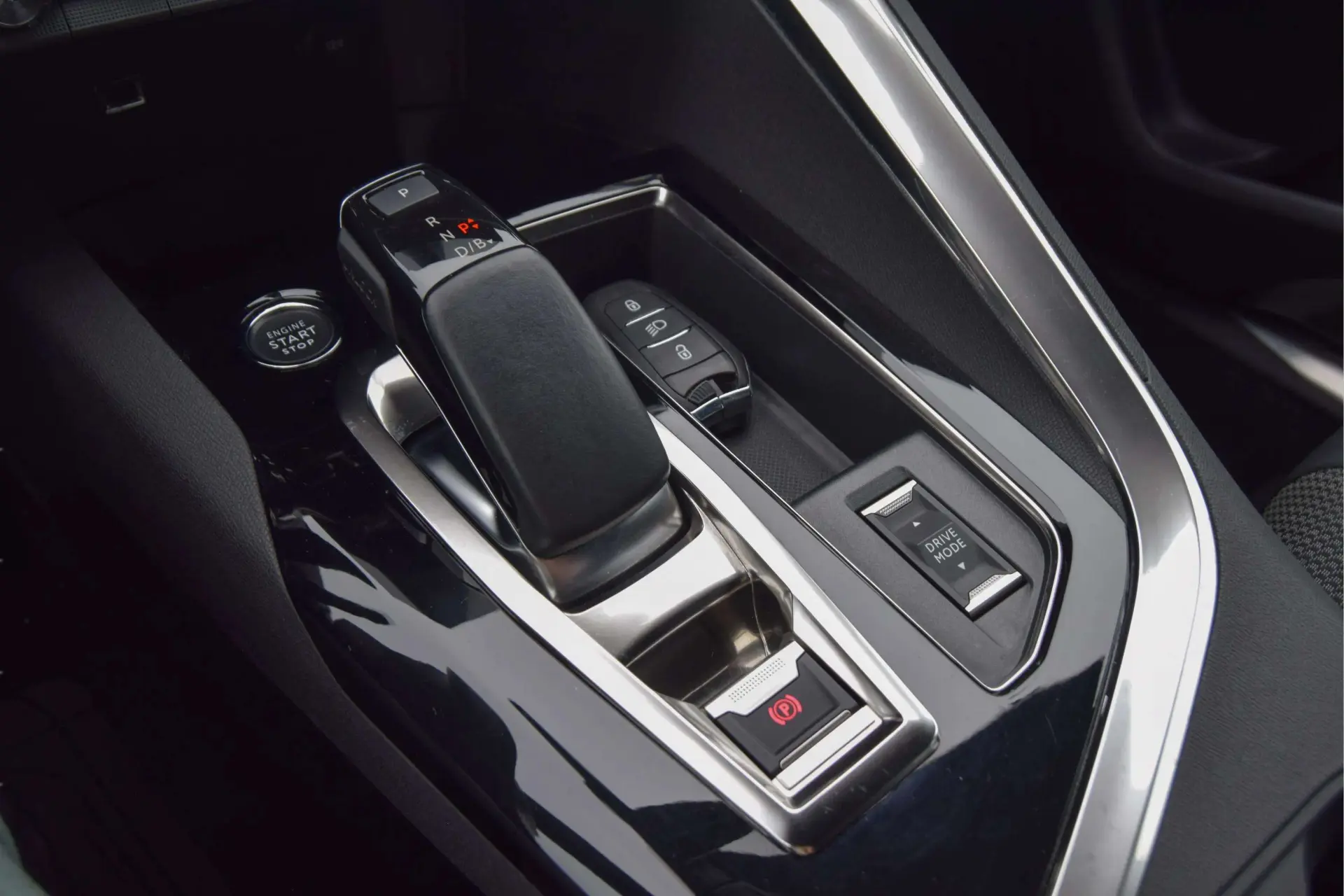Peugeot 3008 1.6 Hybrid GT e-EAT8 23