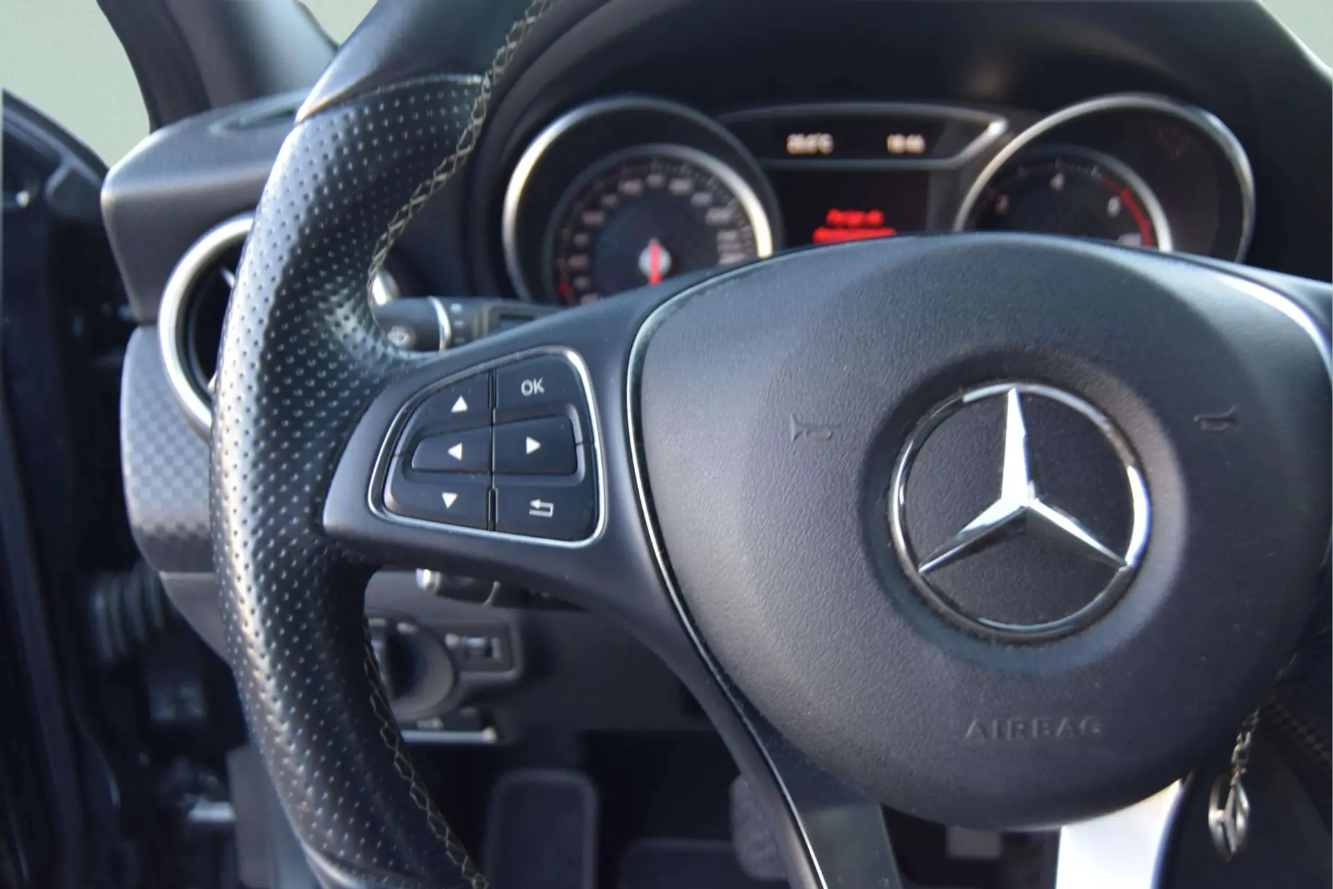 Mercedes-Benz A 180 D URBAN AUTO 16