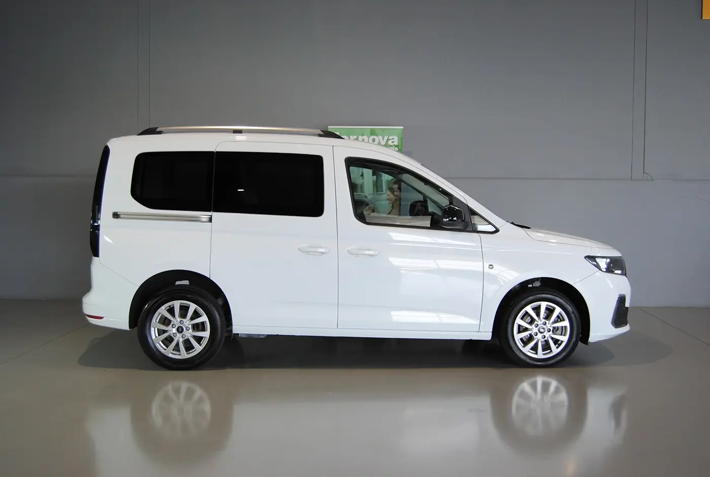 Ford Tourneo Connect 2.0 TDCi Titanium 5 lugares 6