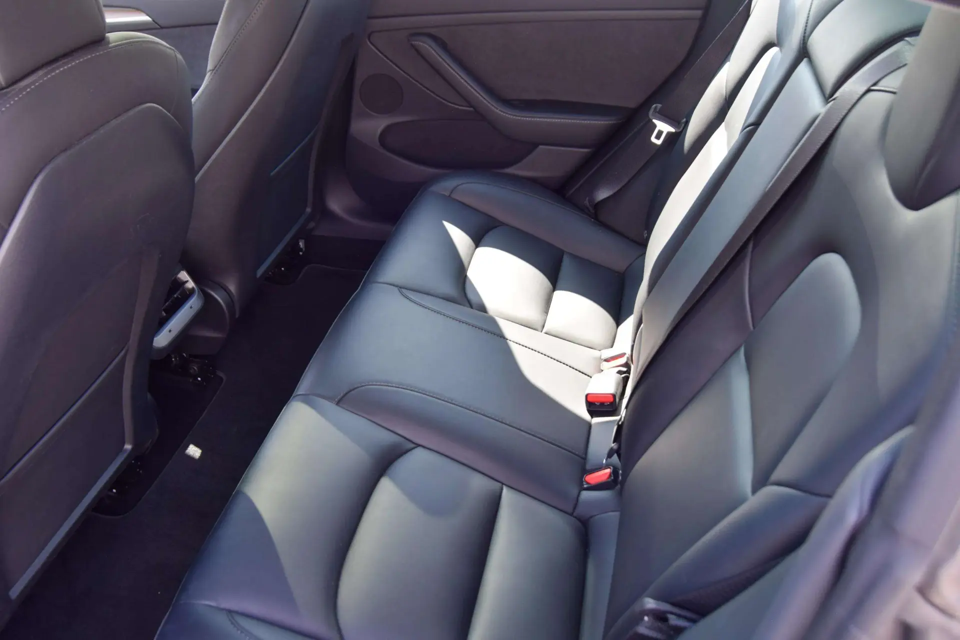 Tesla Model 3 Long-Range AWD Dual Motor 28