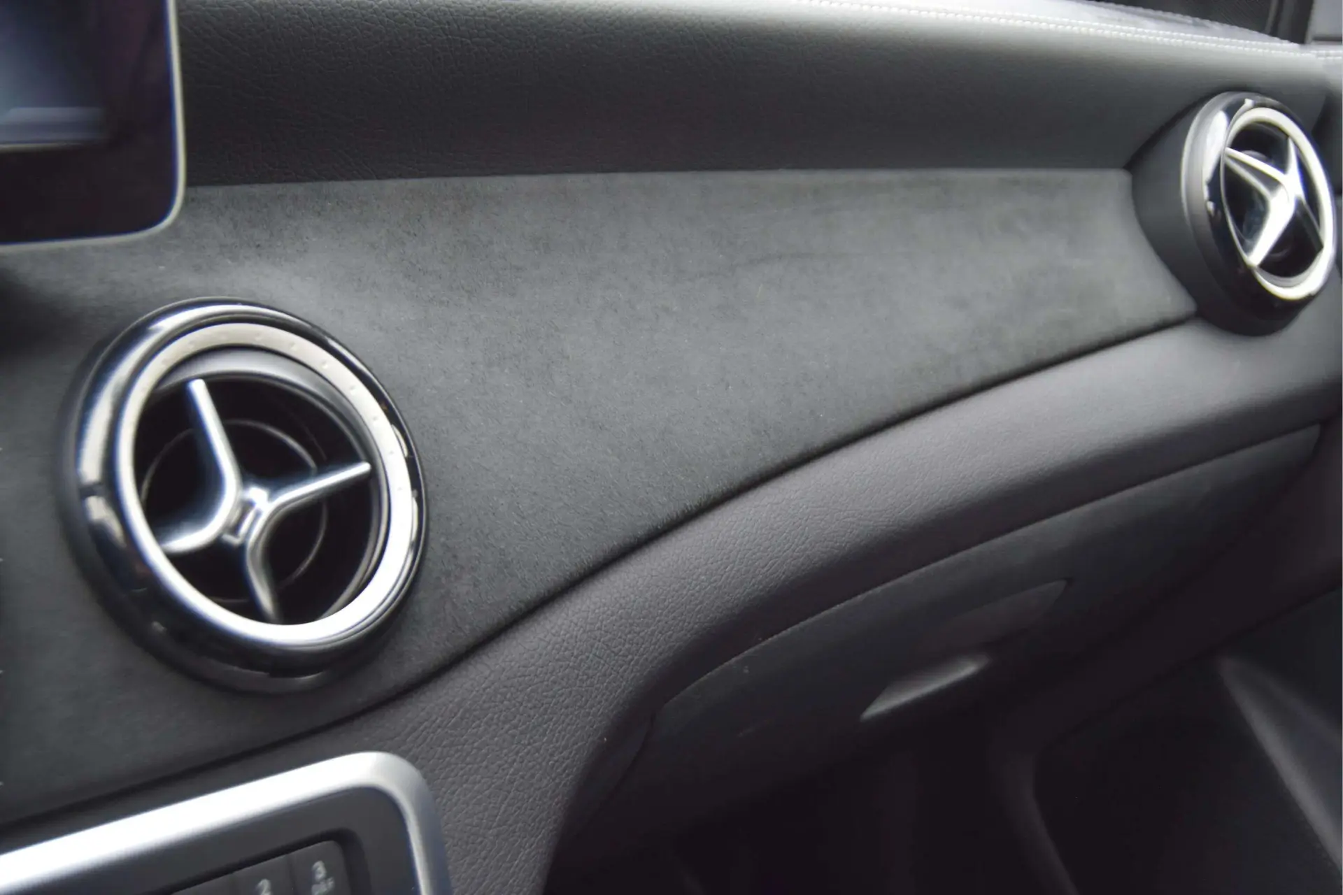 Mercedes-Benz CLA 180 d Shooting Brake AMG Line 13