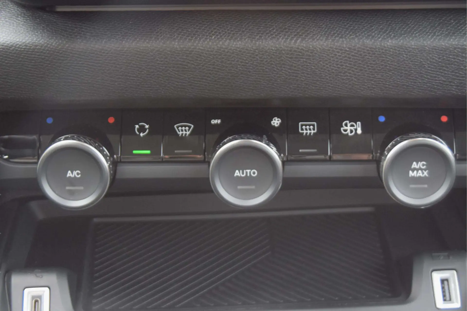 Citroen C4 1.2 Hybrid Plus e-DSC6 27