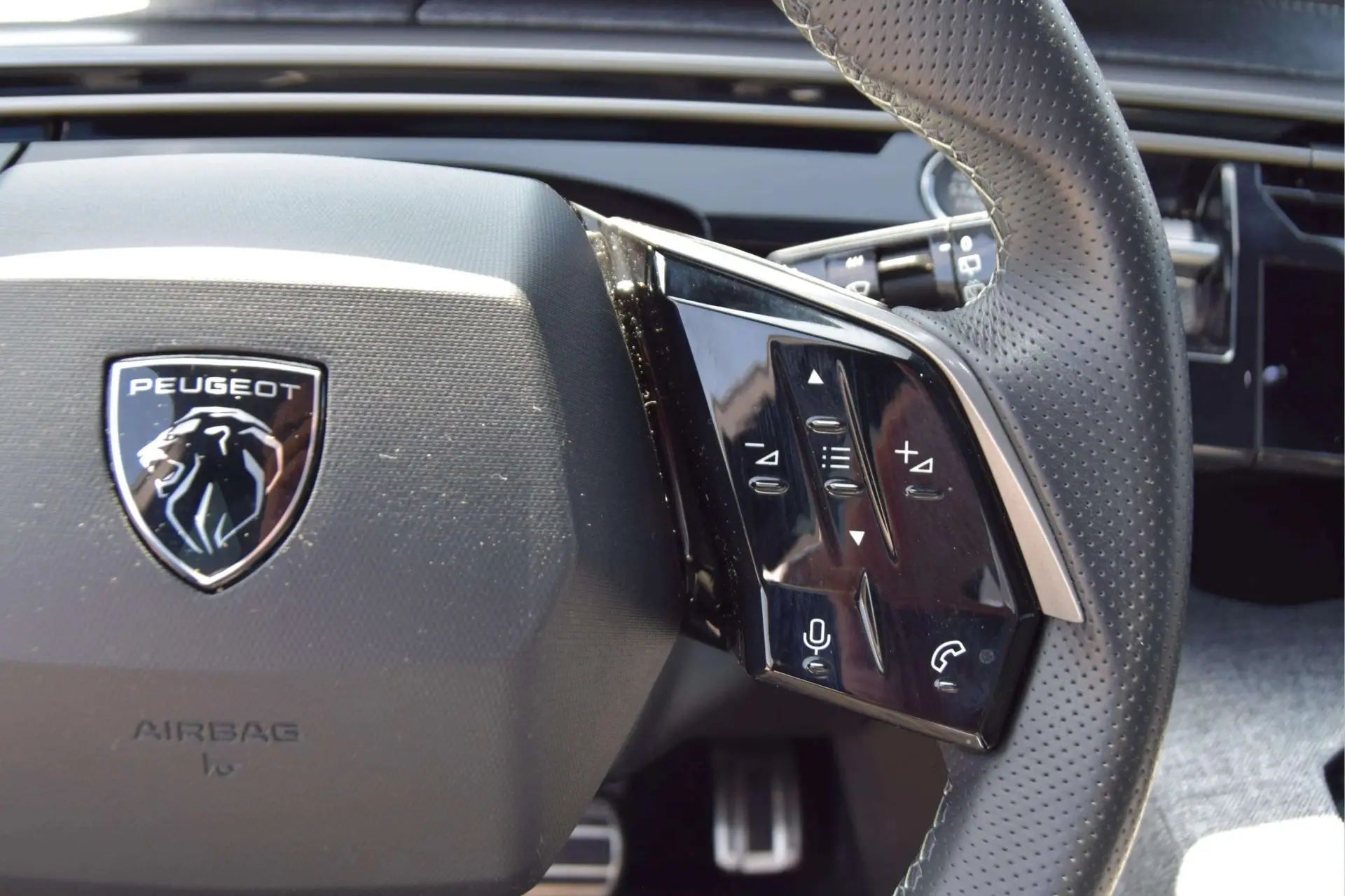 Peugeot E-5008 73 kWh GT 19