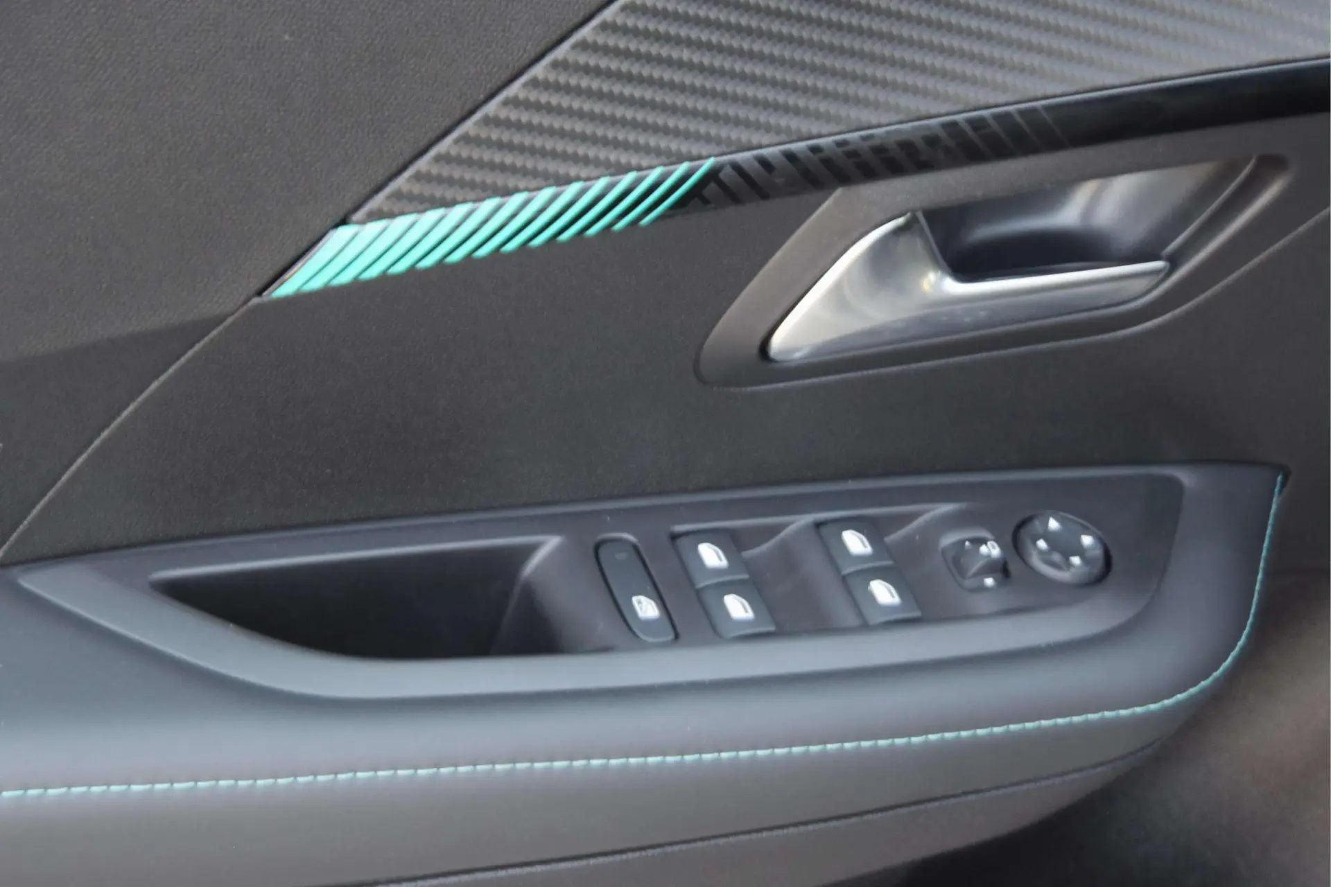 Peugeot 208 1.2 PureTech Allure 25