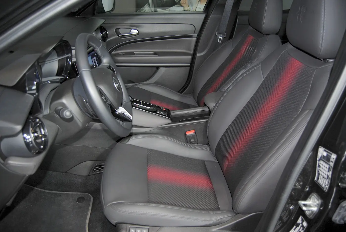 Alfa Romeo Junior 1.2 Speciale eDCT6 16