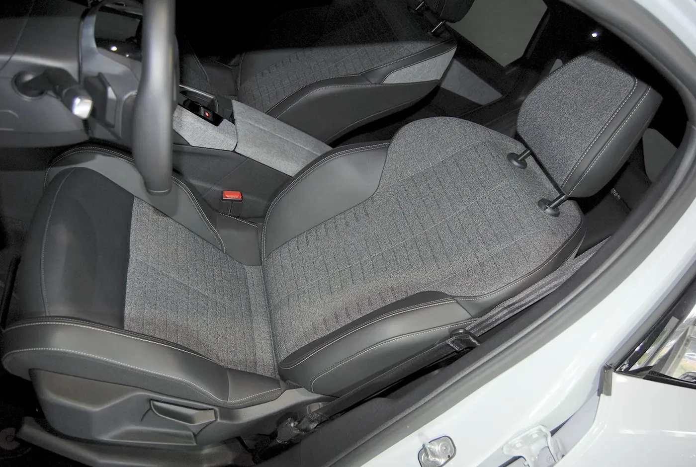 Peugeot 3008 1.2 Hybrid Allure e-DCS6 22