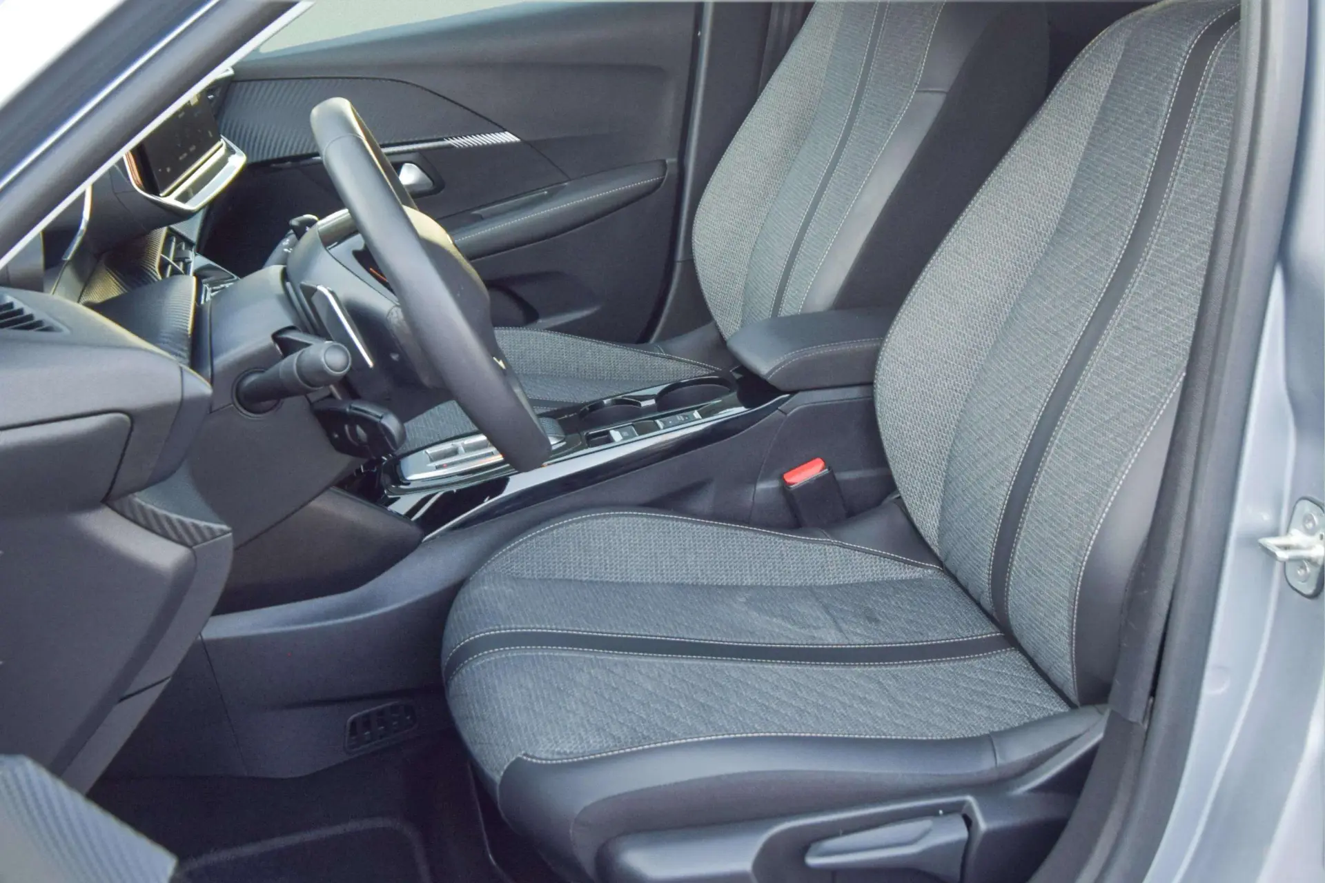 Peugeot 208 1.2 Hybrid Allure e-DCS6 15