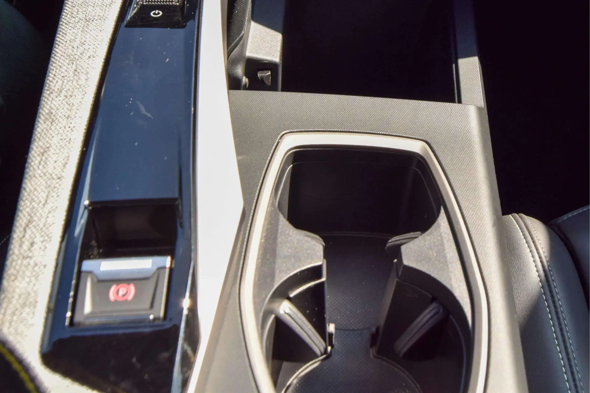 Peugeot E-5008 73 kWh GT 14