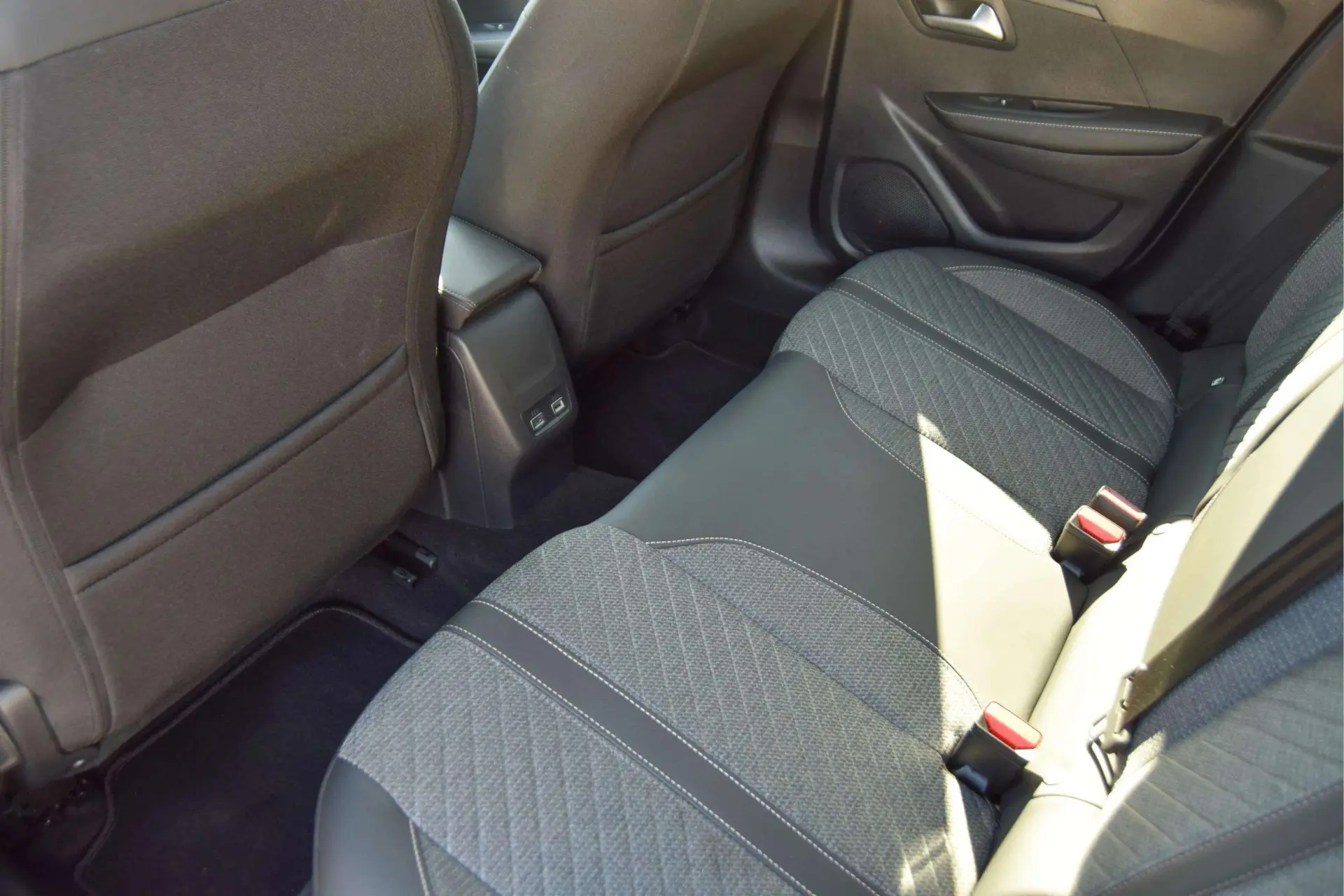 Peugeot e-208 50 kWh Allure 28