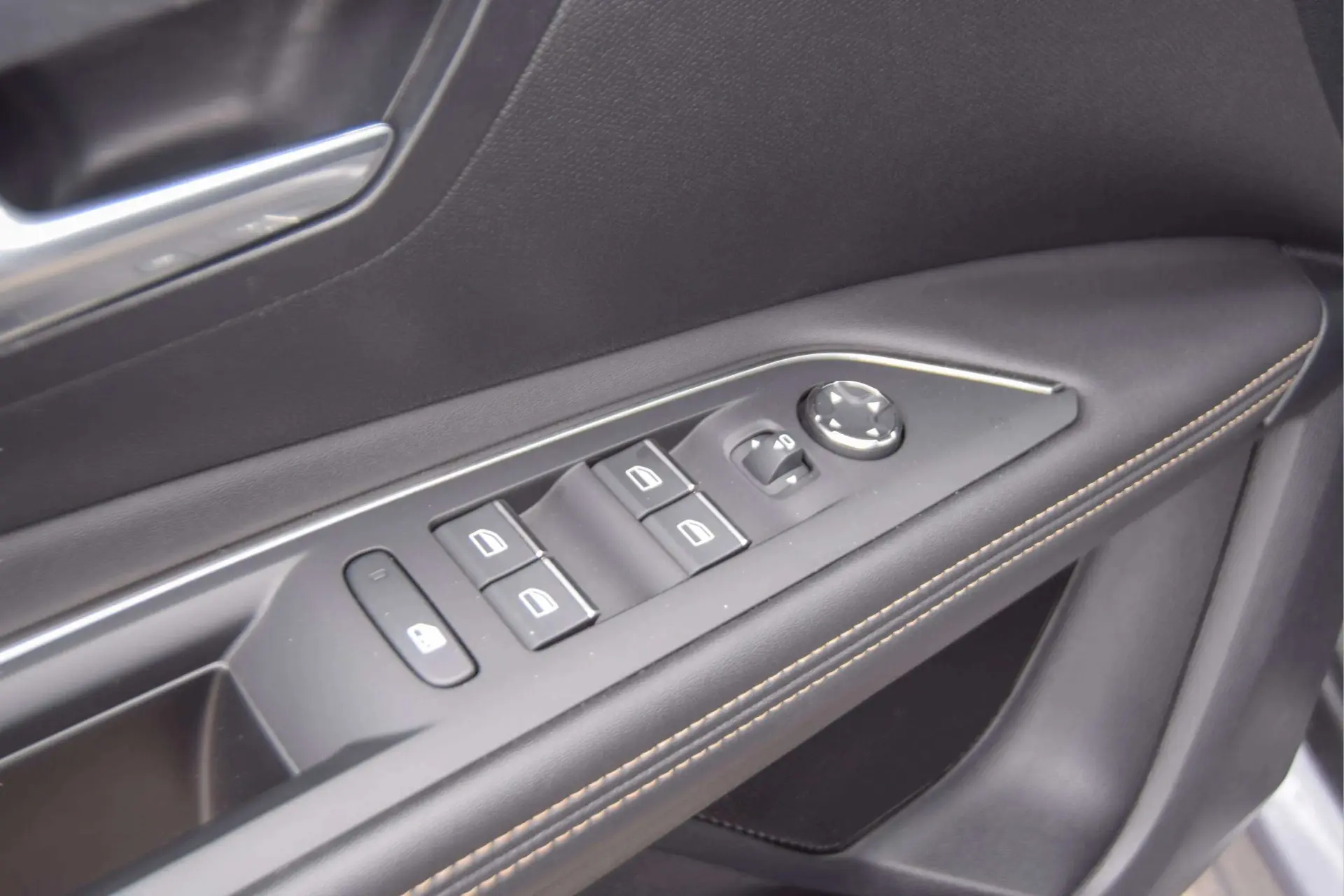 Peugeot 3008 1.6 Hybrid GT e-EAT8 29