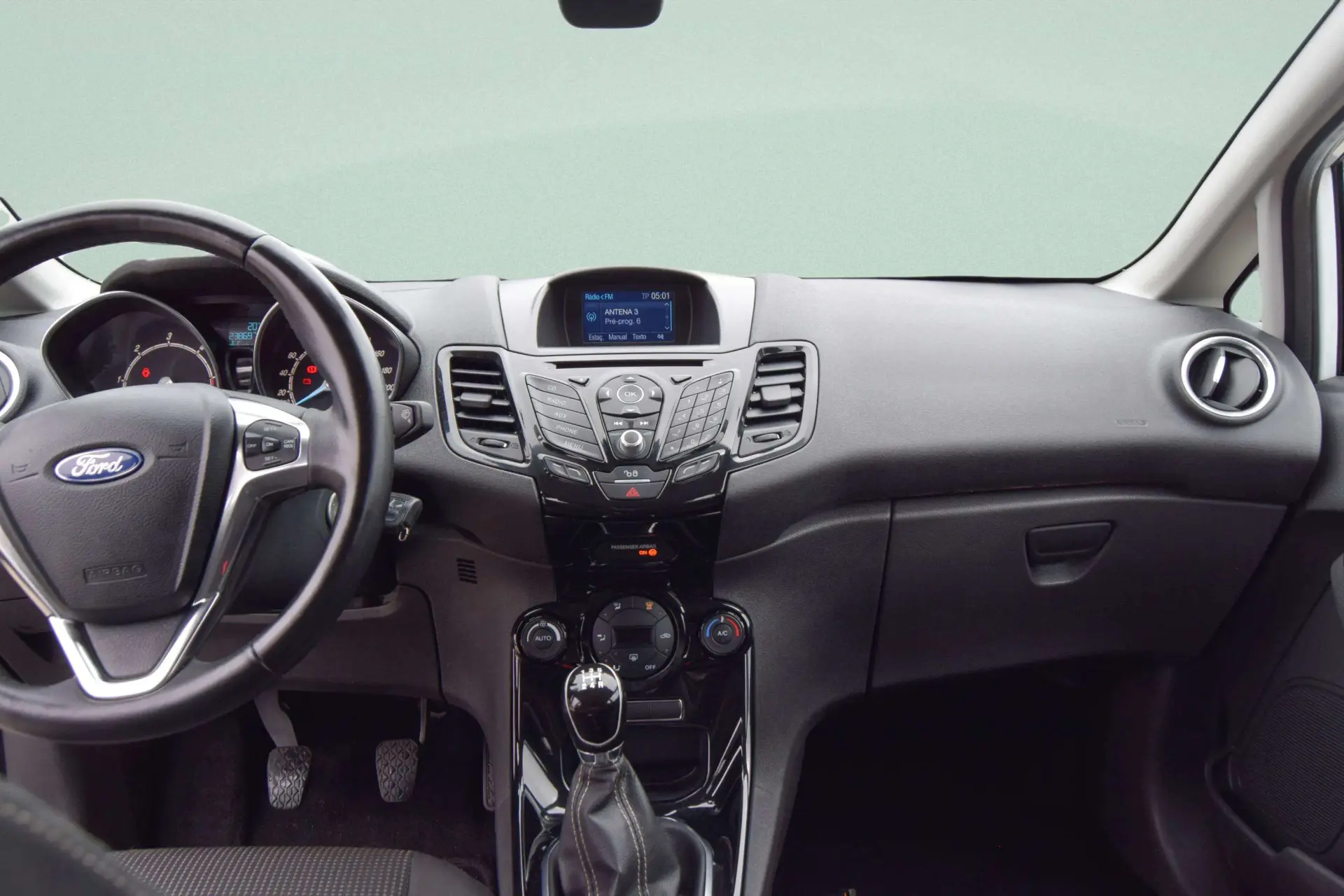 Ford Fiesta 1.5 TDCi Titanium 14