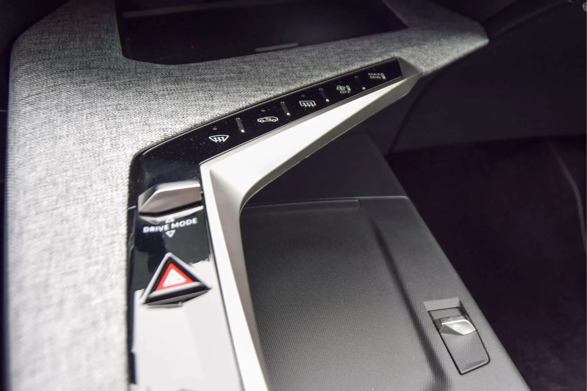 Peugeot E-3008 73 kWh GT 38
