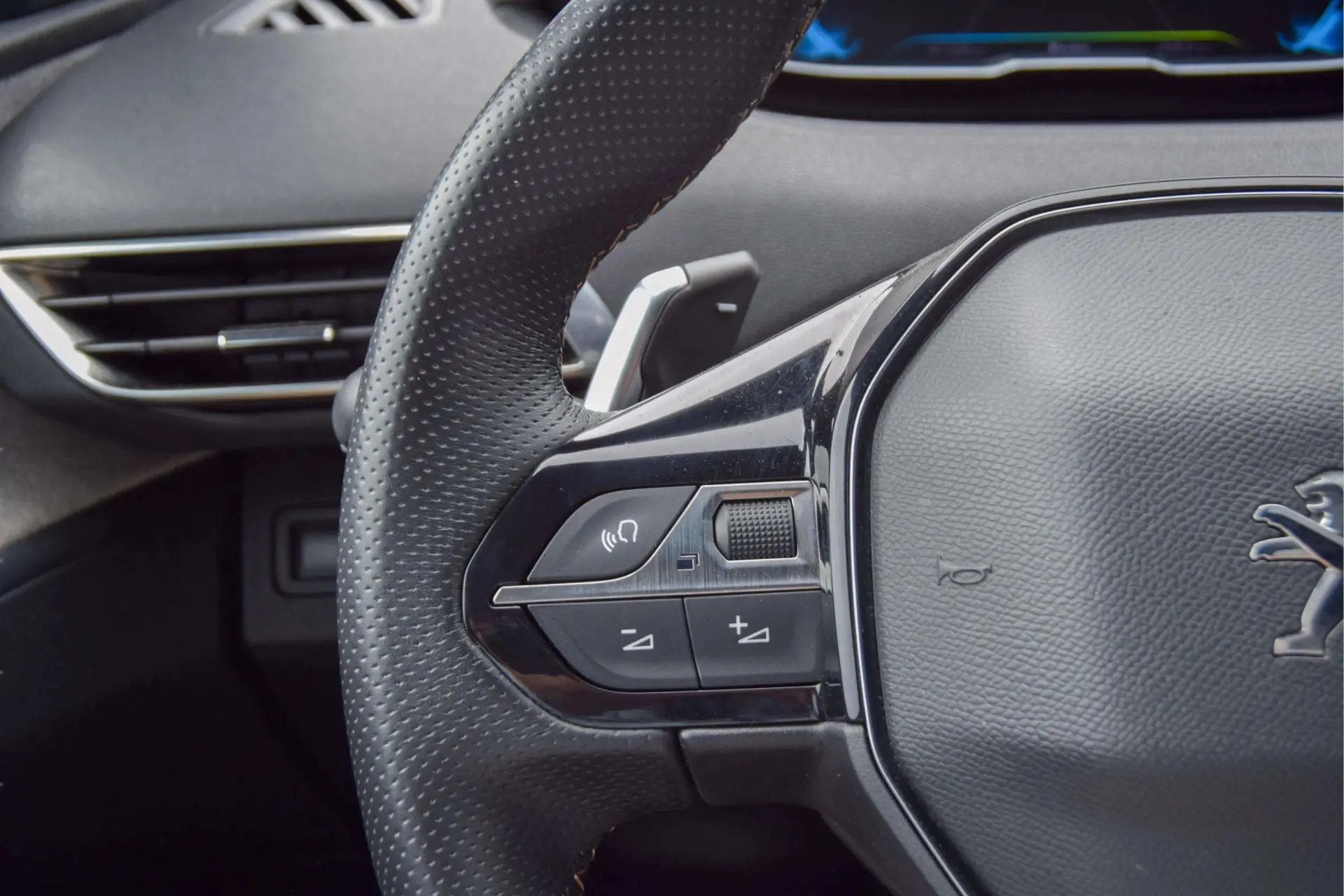 Peugeot 3008 1.6 Hybrid GT e-EAT8 11
