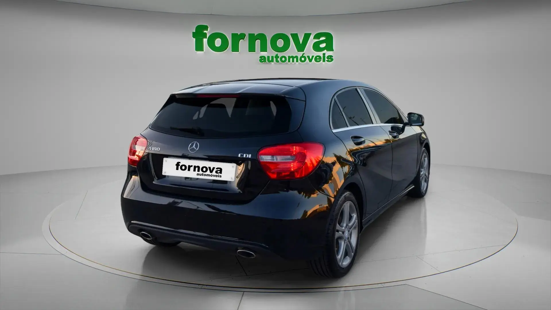 Mercedes-Benz A 180 180d Urban 4