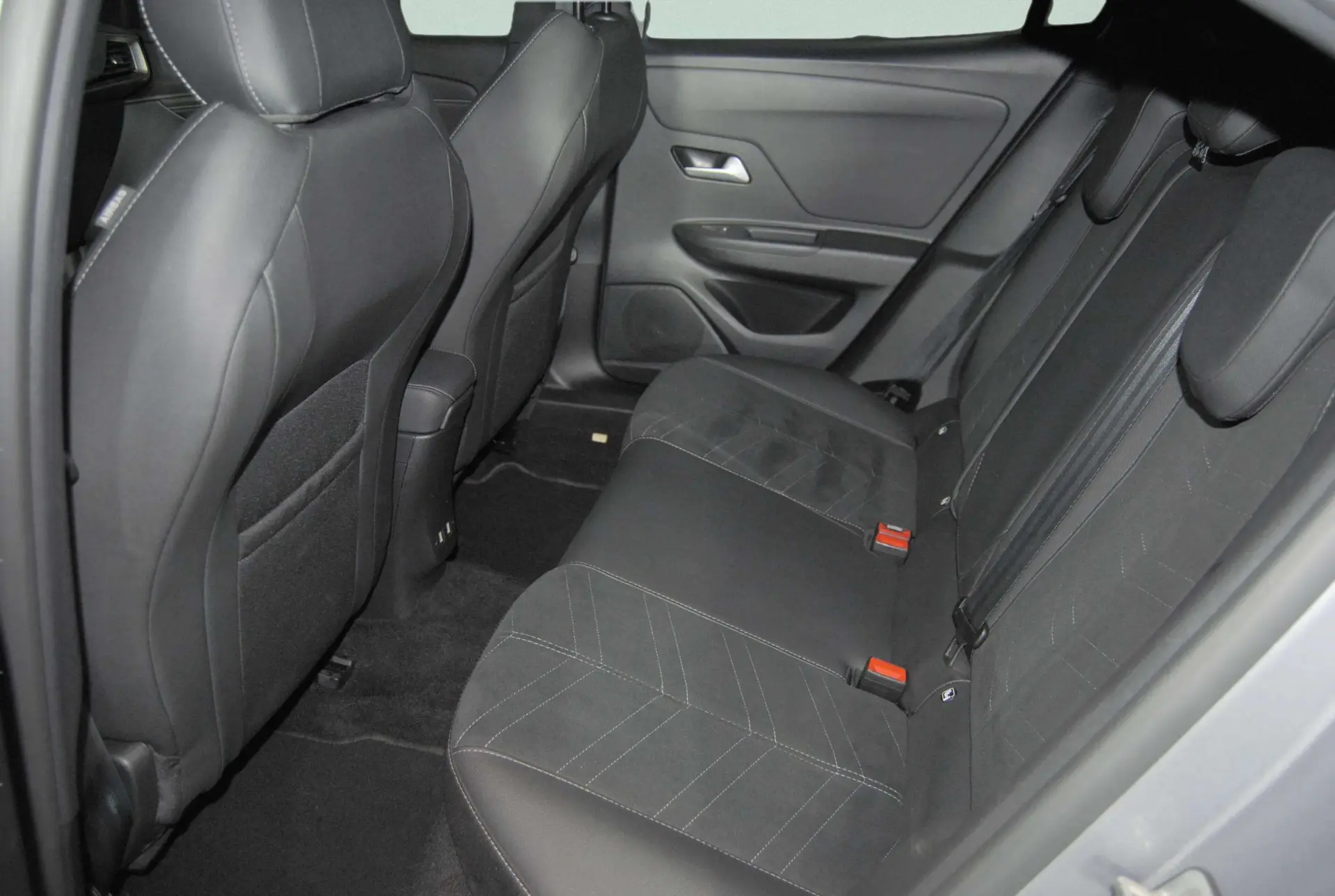 Opel Mokka 1.2 Hybrid GS eDCT 14