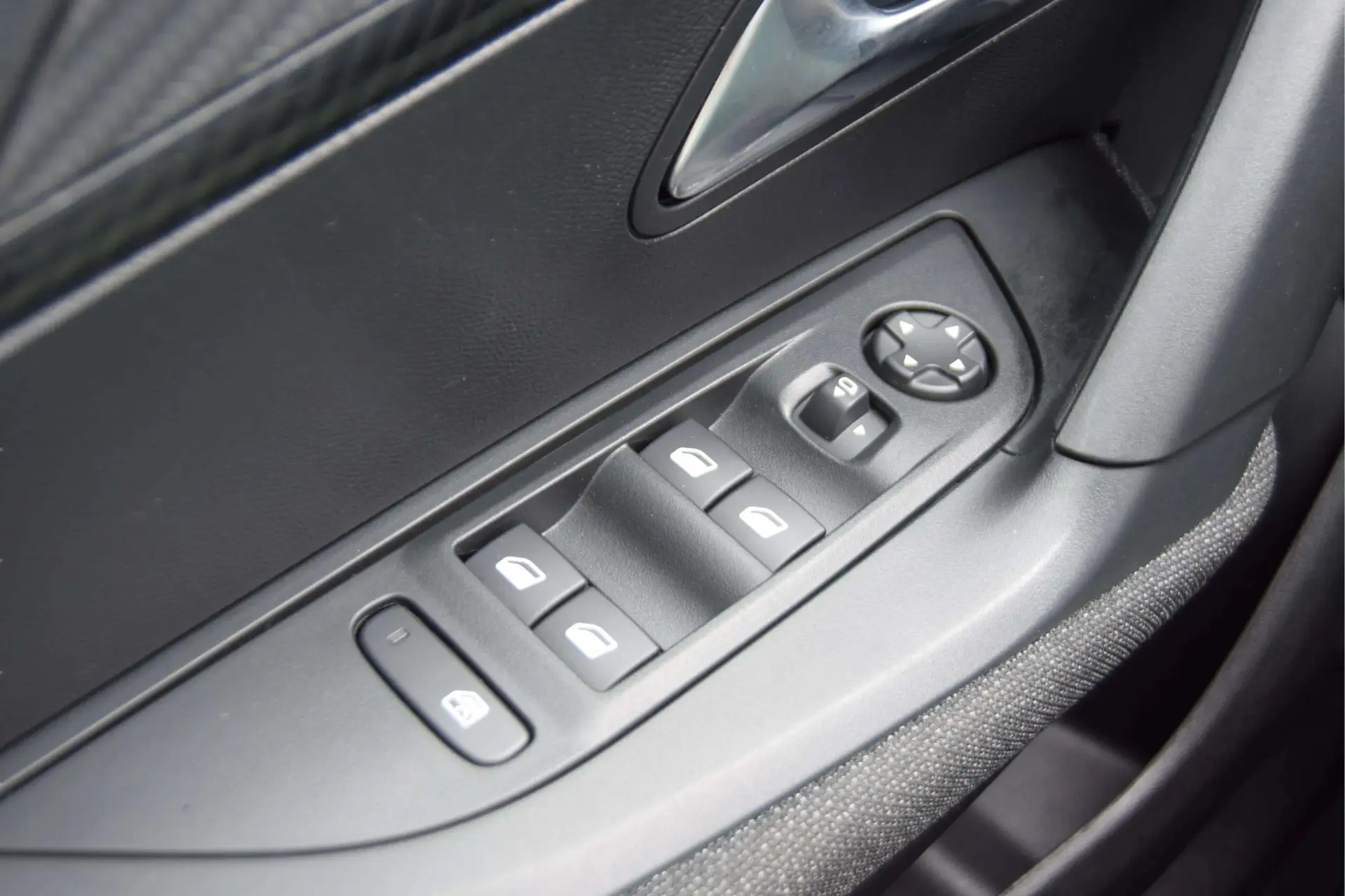 Peugeot 2008 1.2 PureTech Style 18
