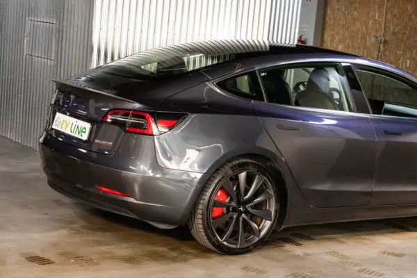 Tesla Model 3 Performance Dual Motor AWD 11