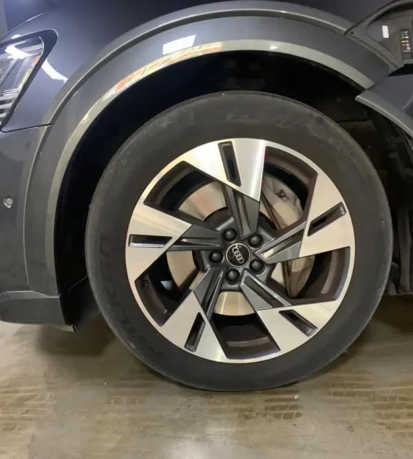 Audi e-tron 55 quattro 9