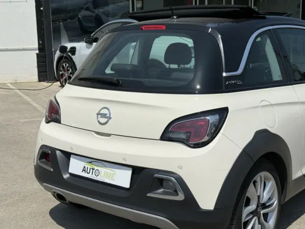 Opel Adam 1.0 T Rocks 10