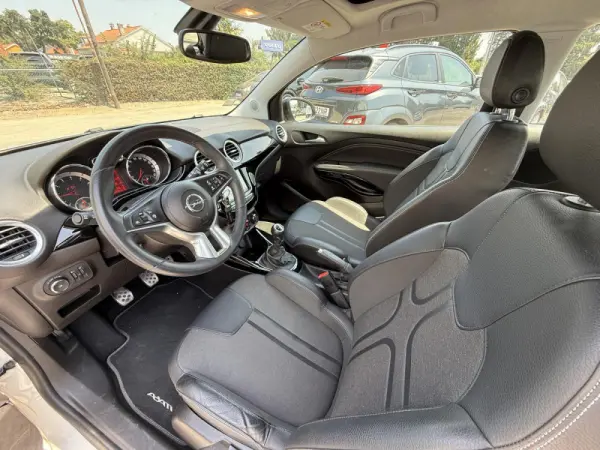 Opel Adam 1.0 T Rocks 13