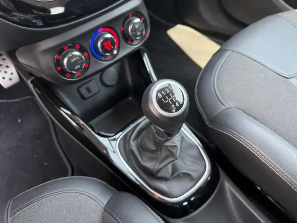 Opel Adam 1.0 T Rocks 28